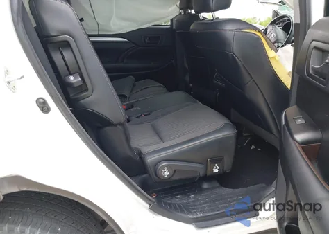 2018 Toyota Highlander Le Plus from USA, damaged, VIN 5TDZZRFH7JS251322